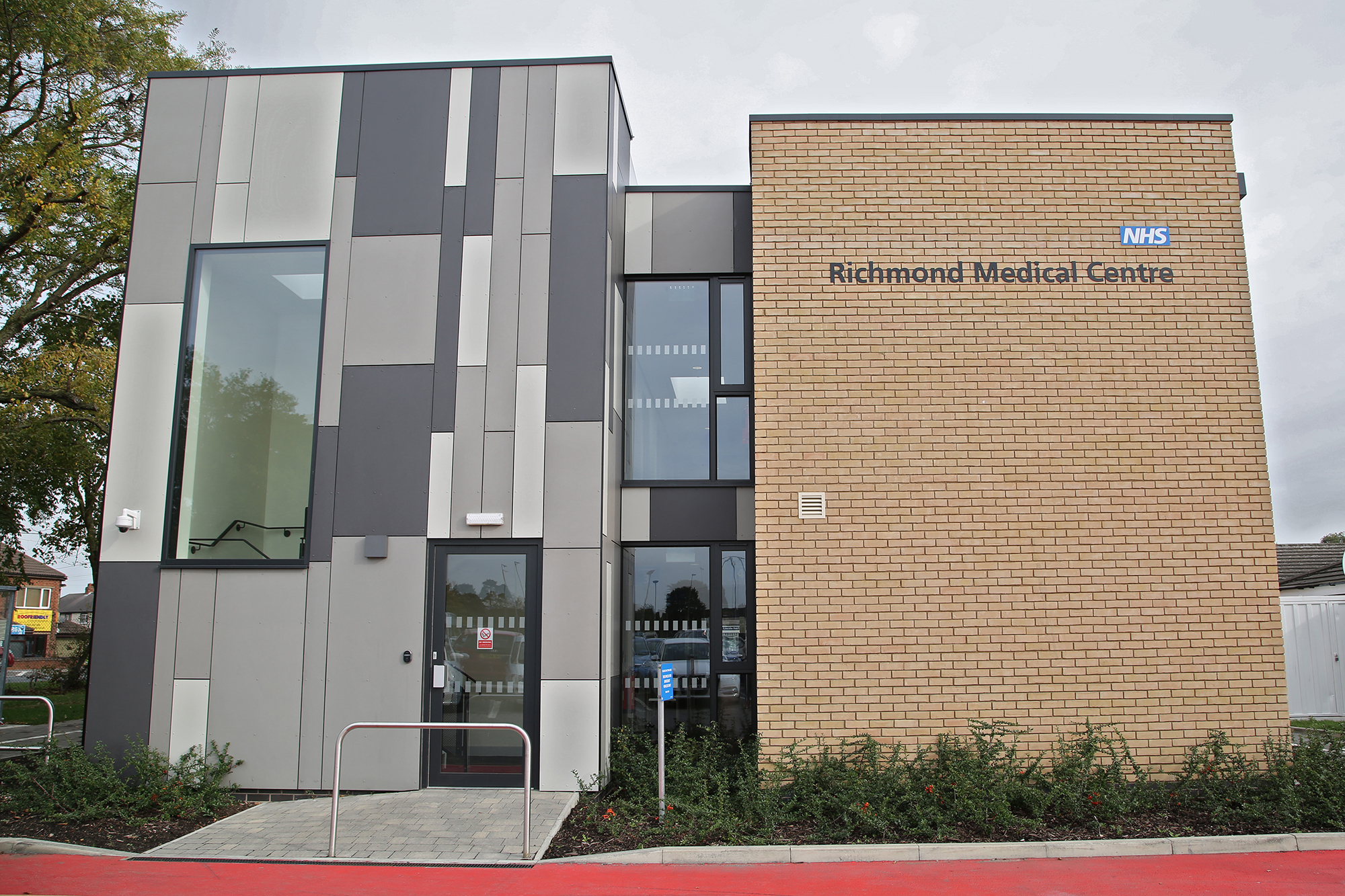 Richmond Medical Centre side view – Grey Aluminium Windows, Doors and Curtain Walling by Newglaze Windows